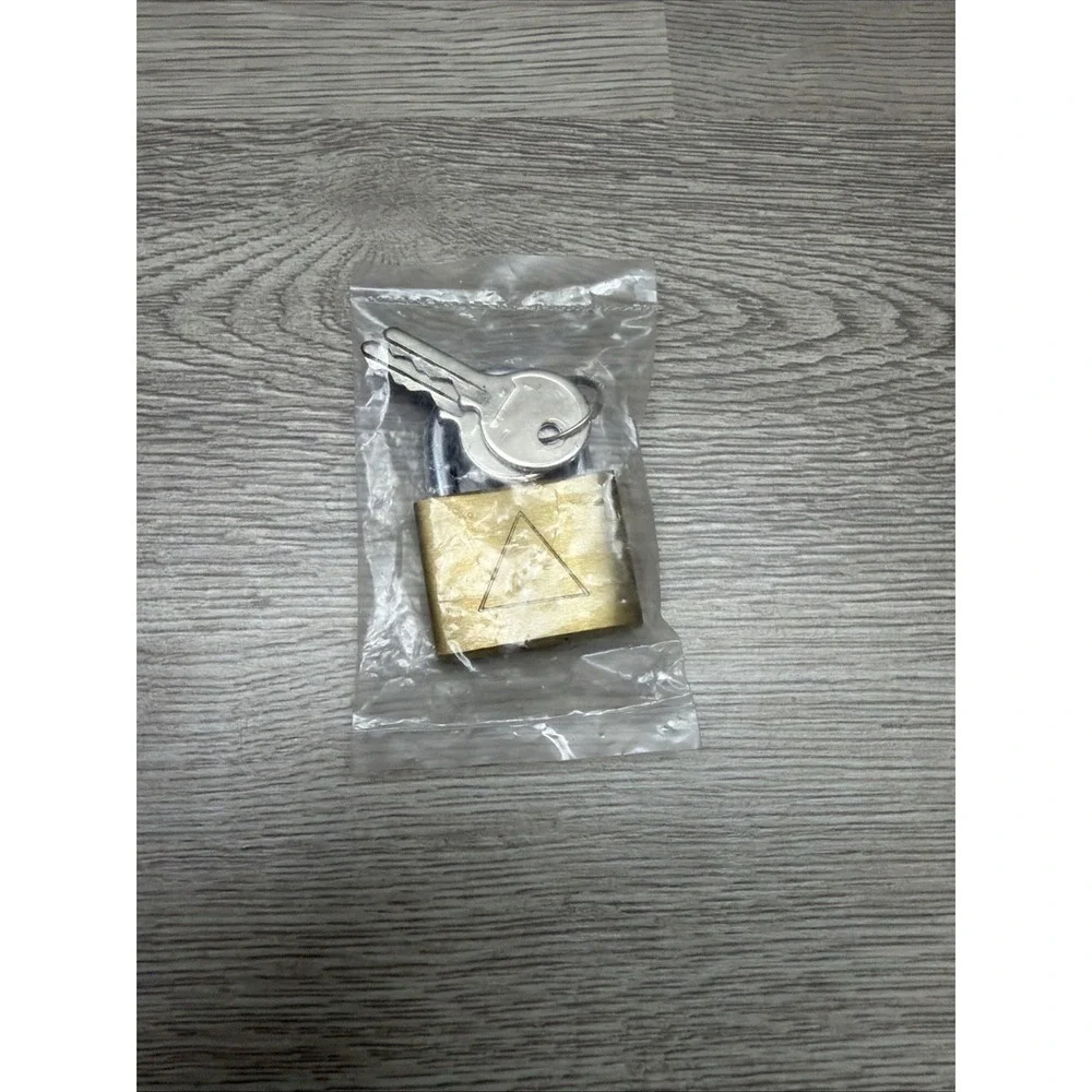 Padlock Lot Of 8. Brand‎ New/ Sealed 2 Keys With Each Lock